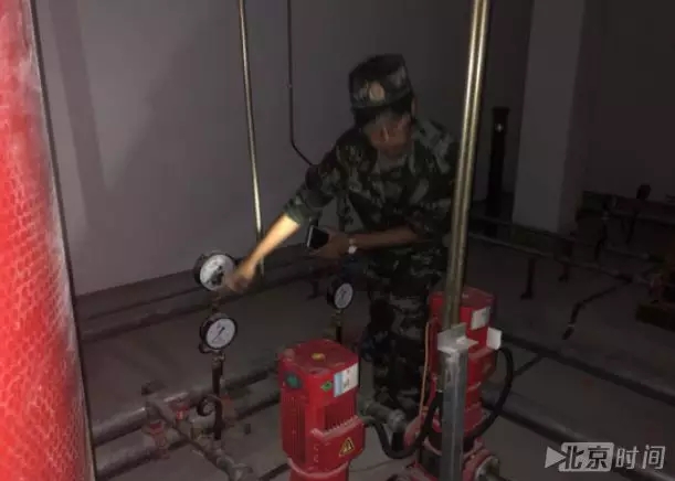 石景山消防支隊開展消防安全隱患集中夜查行動  石景山消防支隊開展消防安全隱患集中夜查行動 